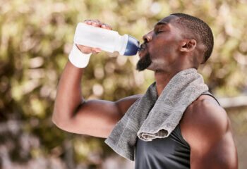 7 Warning Signs You’re Not Drinking Enough Water